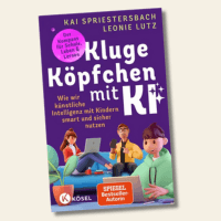 Buchcover von 'Kluge Köpfchen mit KI' von Kai Spriestersbach und Leonie Lutz. Der Untertitel lautet: 'Wie wir künstliche Intelligenz mit Kindern smart und sicher nutzen'. Auf dem Cover sind Illustrationen von drei Personen, die mit Laptops arbeiten. Im Hintergrund sind bunte Grafiken zu sehen. Oben links befindet sich ein rosa Kreis mit dem Text: 'Der Kompass für Spiel, Leben & Lernen'. Unten rechts ist ein orangefarbener Aufkleber mit der Aufschrift: 'SPIEGEL Bestseller Autorin'.