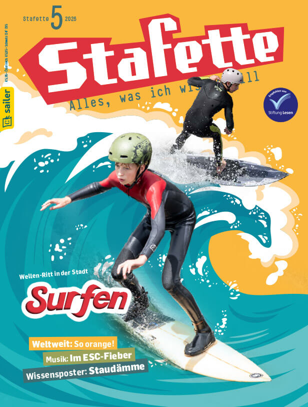 St05_S_01 Titelblatt der Zeitschrift 'Stafette' Ausgabe 5/2026 des Sailer Verlags. Zwei Kinder in Neoprenanzügen und Helmen surfen auf großen Wellen. Im Hintergrund ein gelber Himmel mit einer großen Welle, die aus einer Zeichnung zu sein scheint. Der Schriftzug 'Stafette' ist groß und rot. Darunter der Text: 'Alles, was ich wissen will'. Themen in der Ausgabe sind unter anderem 'Surfen - Wellen-Ritt in der Stadt', 'Weltweit: So orange!', 'Musik: Im ESC-Fieber' und 'Wissenposter: Staudämme'.